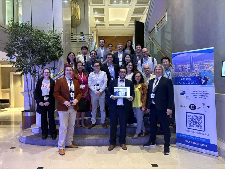 KFBIO takes a photo with key clients at SLAP2025